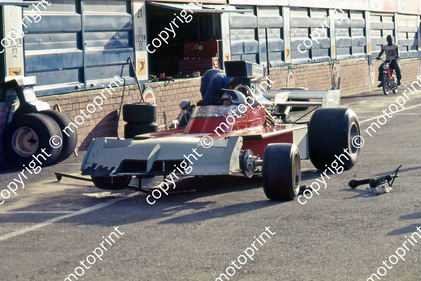 SS John Surtees tyre change dusk