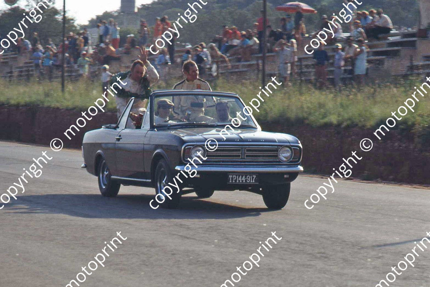 SS Lap of honour Charlton winner, Love, Driver open Cortina