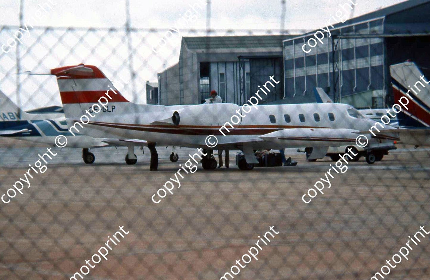 SS Lauda covering plane