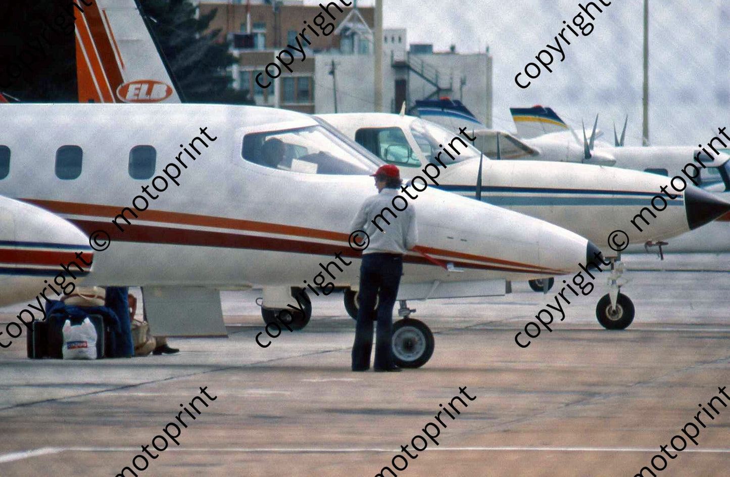 SS Lauda goes to plane nose