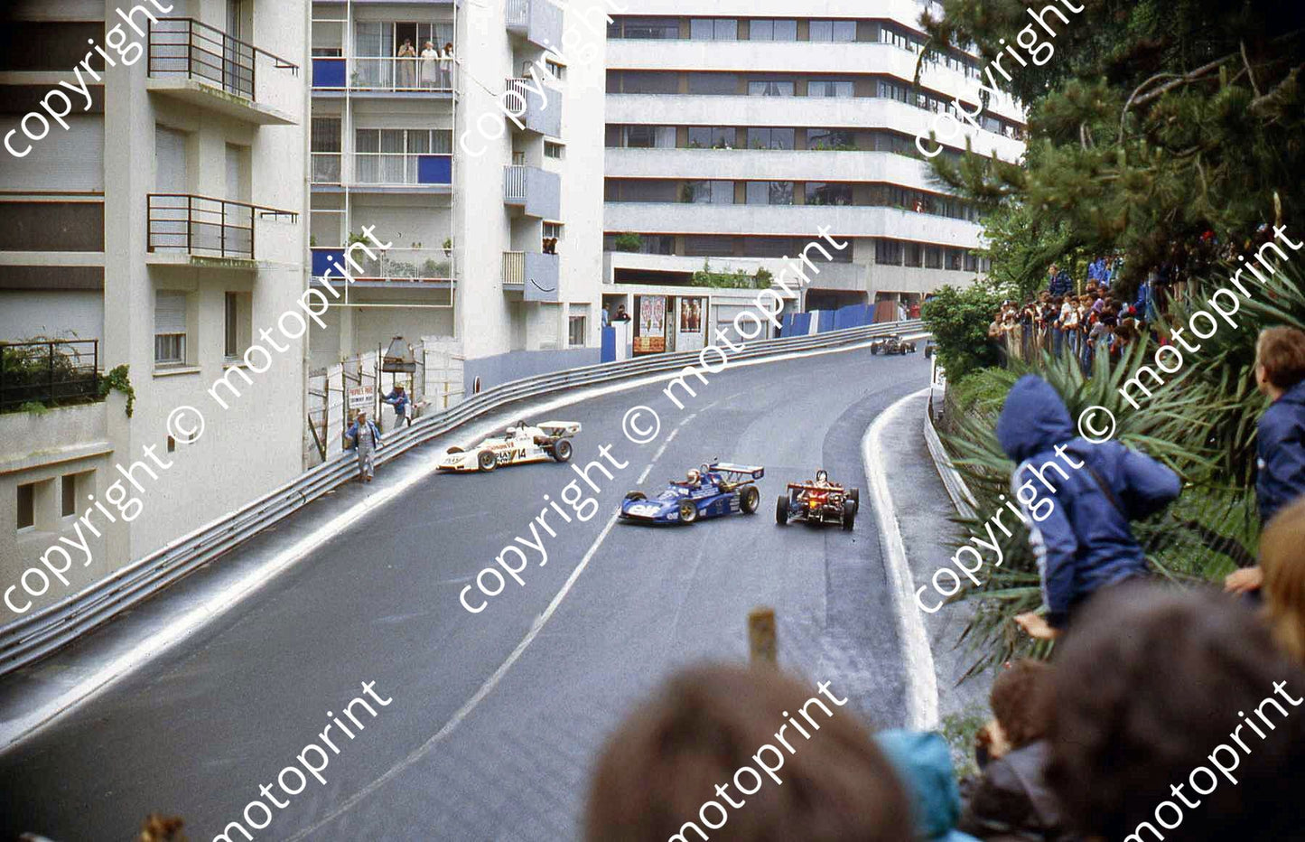 SS Lycee corner Renault spinners check