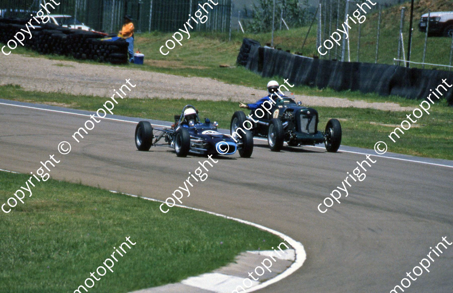 SS MG Spl Les Miller Spider waving on FJ