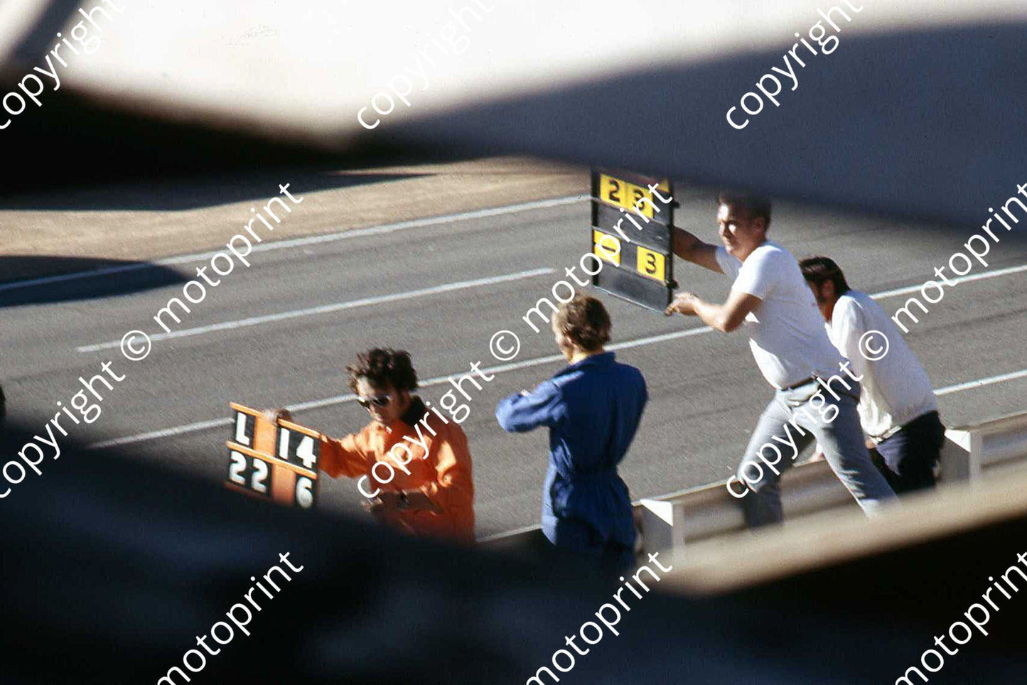 SS Pit signals for Jackie Pretorius from Pinto