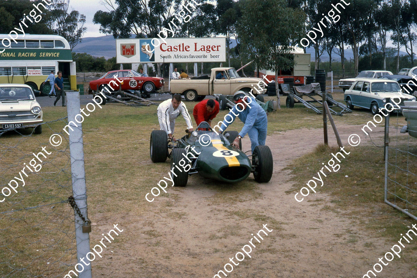 SS Pretorius and crew push Lotus 18-21