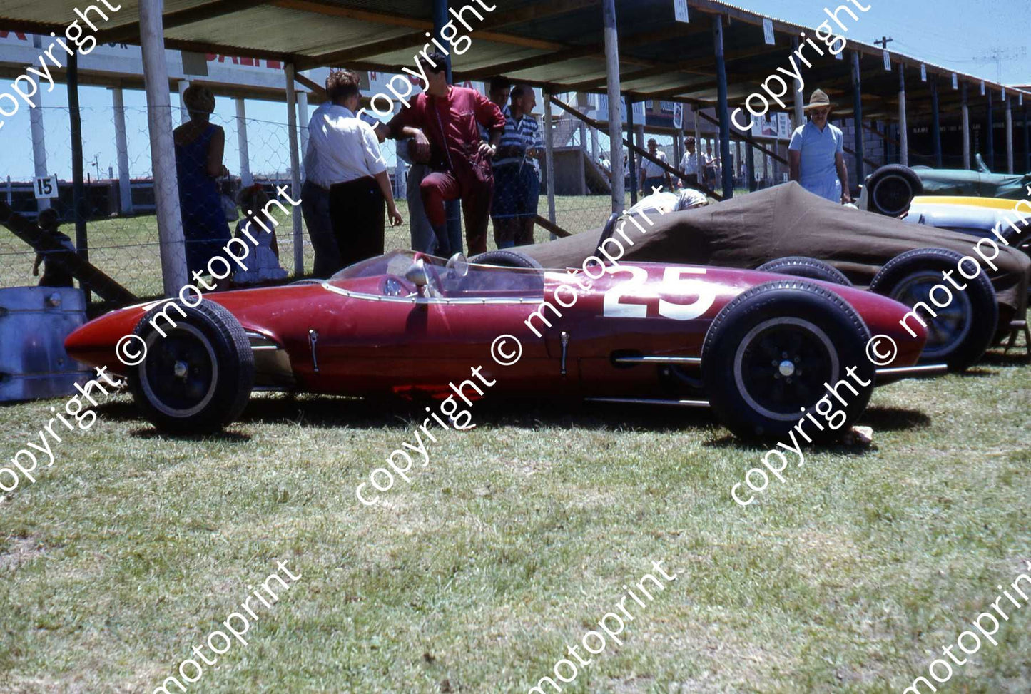 SS Bob van Niekerk's Lotus 22 support race