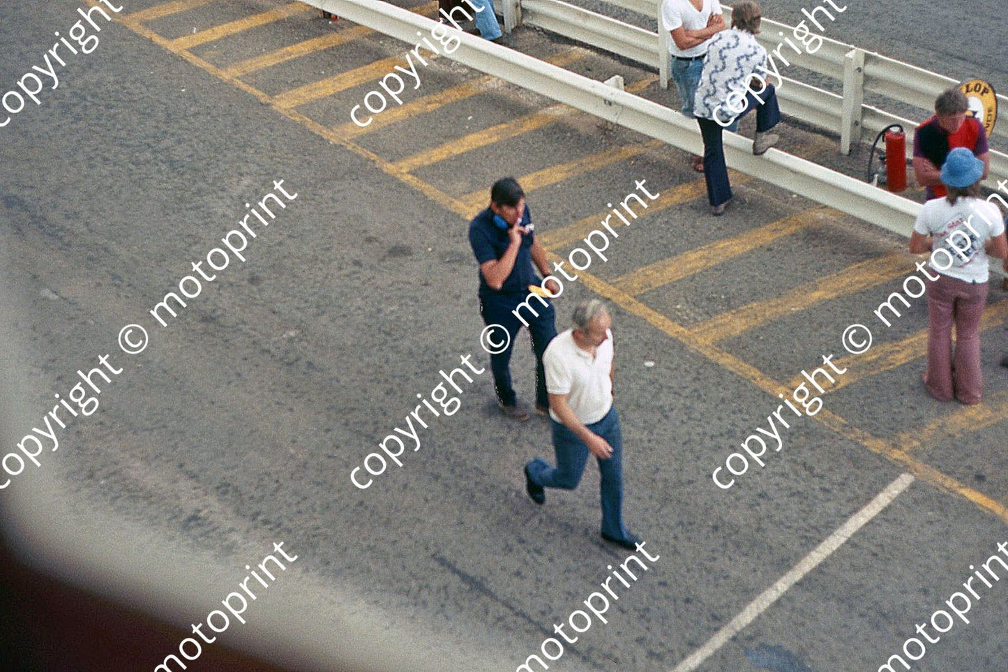 SS ag Delay, Ken Tyrrell, John Surtees walk back