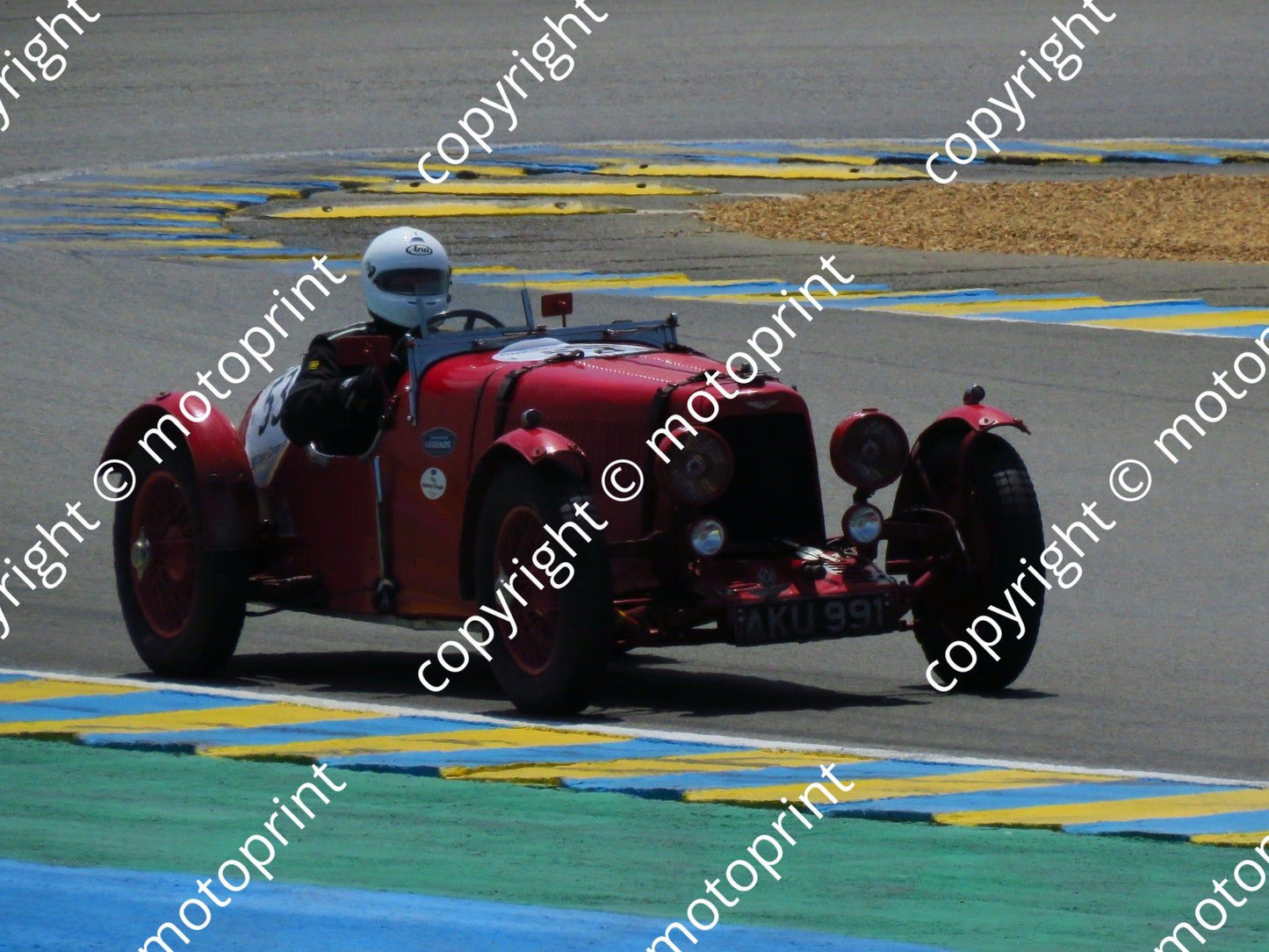 grid 1 53 Aston Martin Ulster Edward, Richard Bradley prac (14)