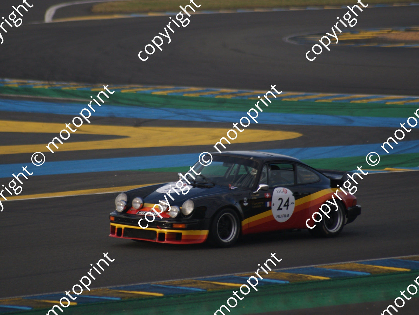 grid 6 24 Porsche 930 Turbo Jean-Francois Piquet, Alain Triniane (1)