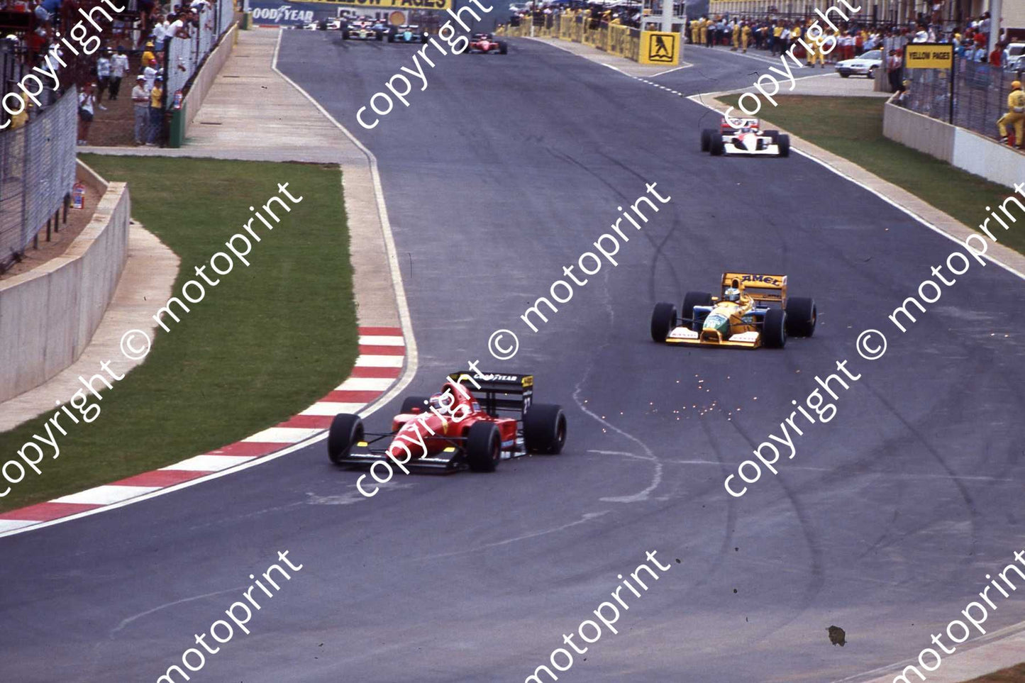 lap 1 Jean Alesi Ferrari F92A, Michael Schumacher Benetton B192 409 (courtesy Roger Swan)
