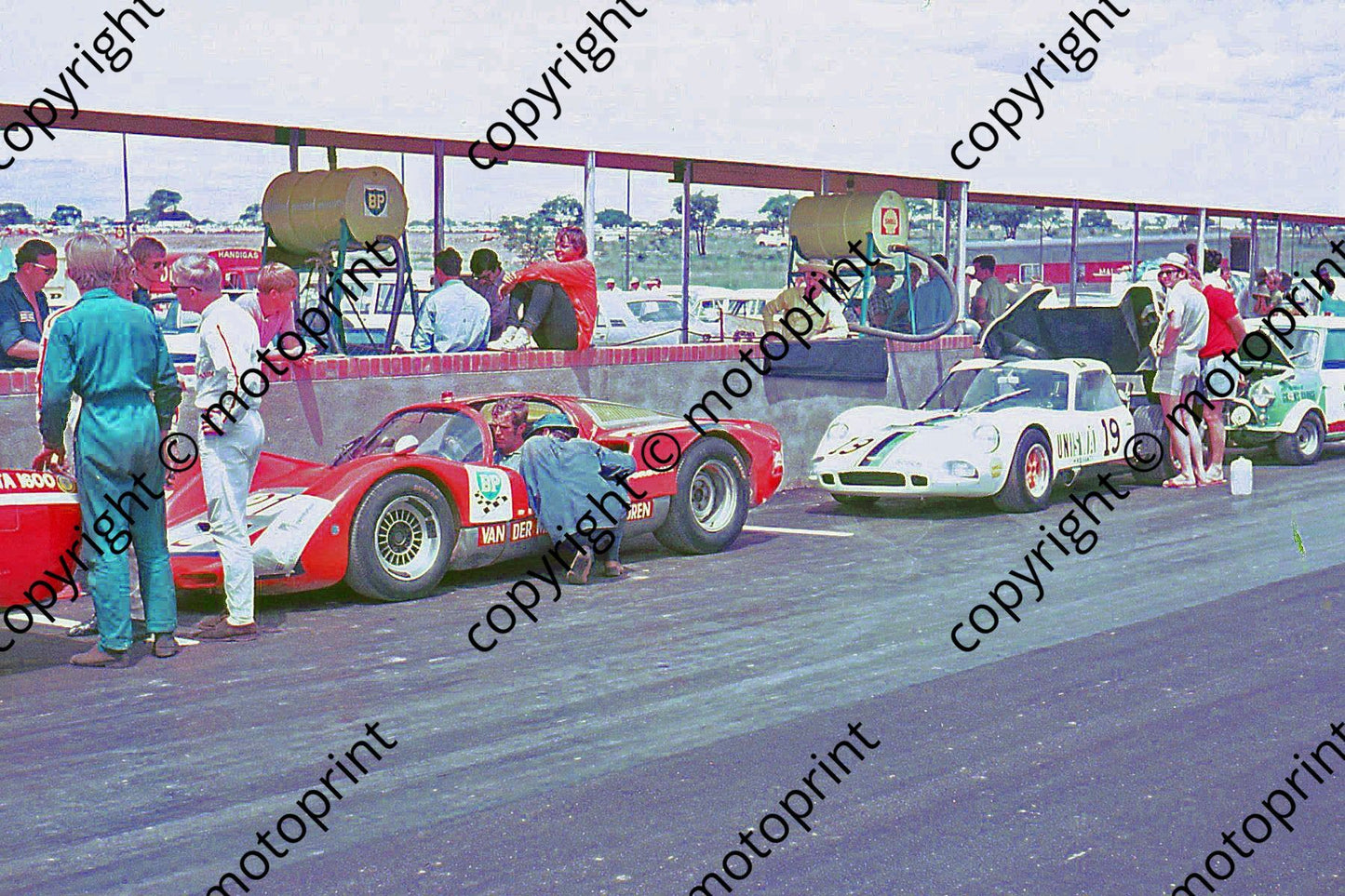sp Van Buuren -vd Merwe Porsche 906_ Gough-Taylor Chevron B8 Bulawayo 3 hr 1969