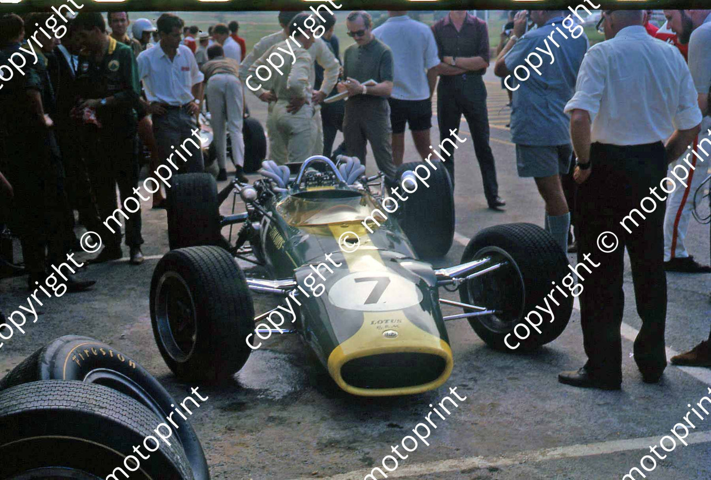 ss Lotus 43 BRM Jim Clark Chapman behind (Thanks to Ken Stewart) (9)