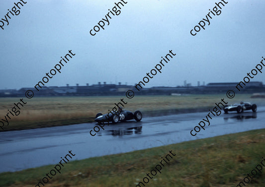 1961 British GP British GP Graham Hill BRM Climax and Brabham Cooper Climax 300dpi tar A4008