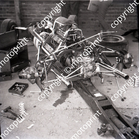 1964 Rand GP Jackie Stewart Lotus 33 being repaired 2 (courtesy Ken Stewart)