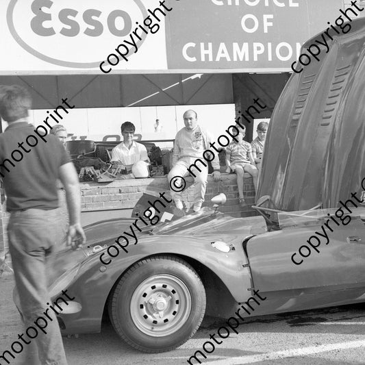 1965 1 David Piper (on pit counter) Richard Attwood Ferrari 365 P2 (courtesy Ken Stewart) (7)