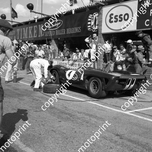 1965 4 Roy Pierpoint (white overall on pit counter) Doug Serrurier (white helmet on pit counter), David Good right,  Lola Ford T70 (courtesy Ken Stewart) (5)