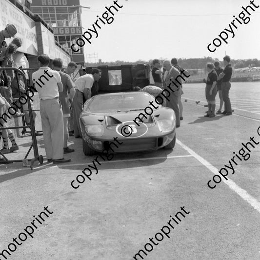 1965 6 Peter Sutcliffe, Innes Ireland Ford GT40  (courtesy Ken Stewart) (13)