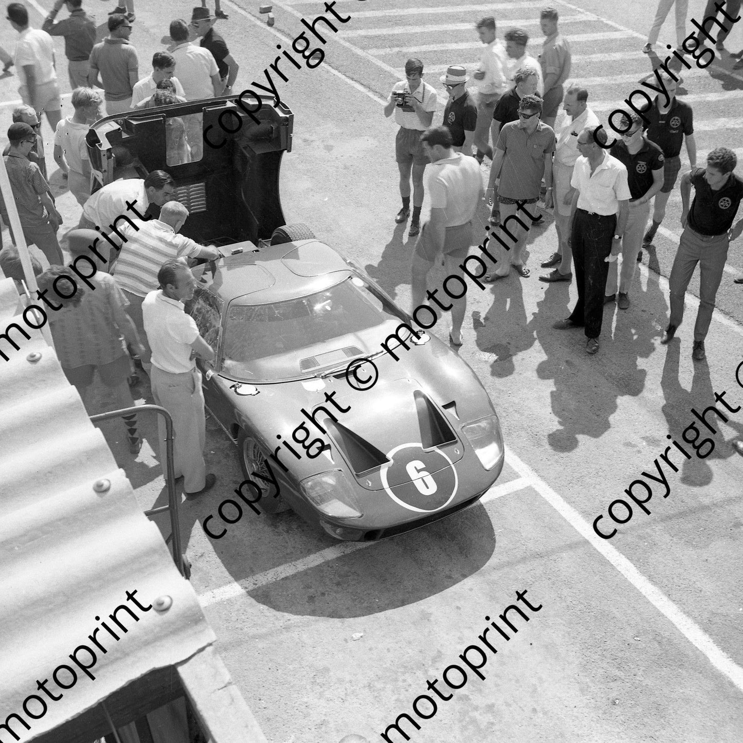 1965 6 Peter Sutcliffe, Innes Ireland Ford GT40 (courtesy Ken Stewart) (8)