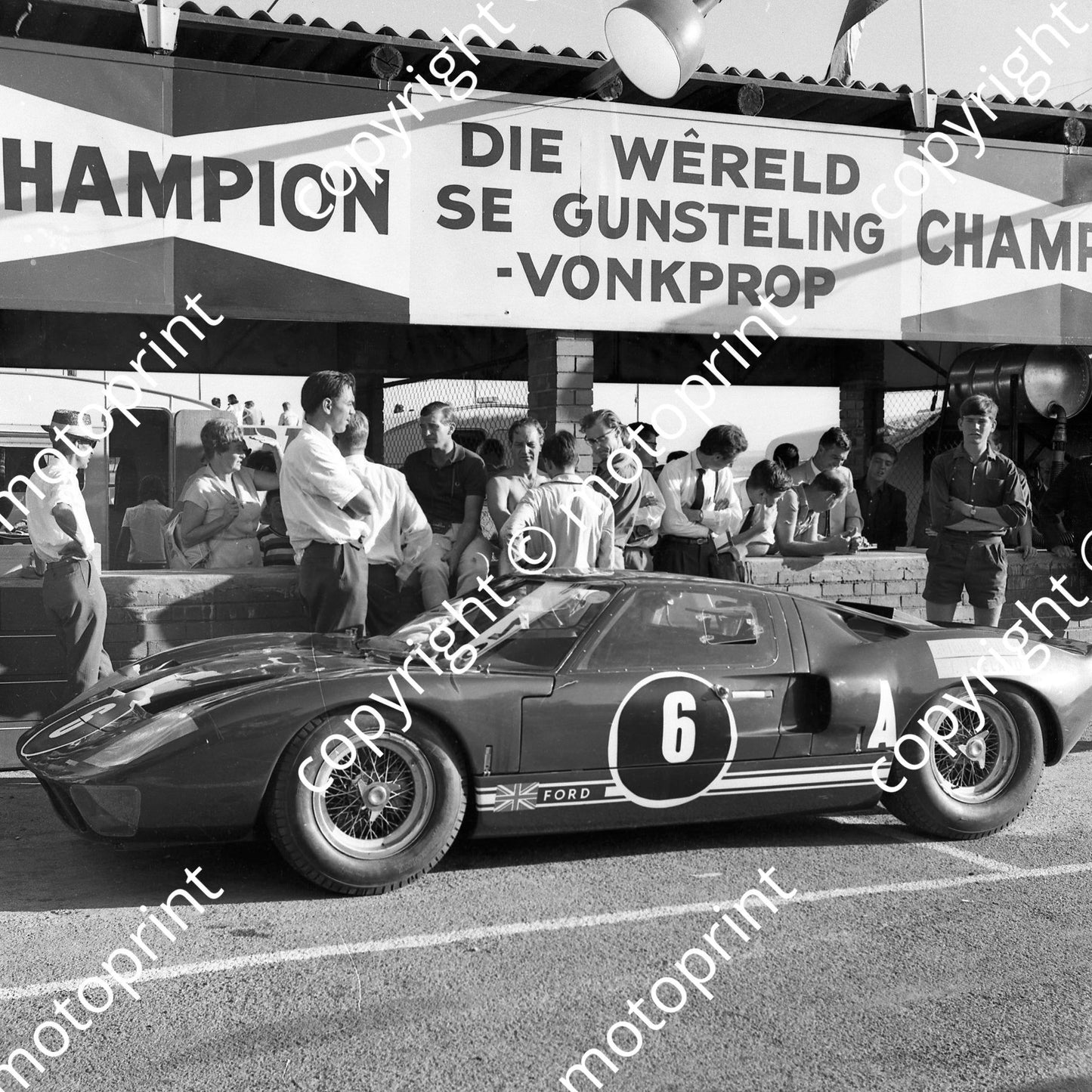 1965 6 Peter Sutcliffe, Innes Ireland (bare chest centre) Ford GT40 (courtesy Ken Stewart)  (11)