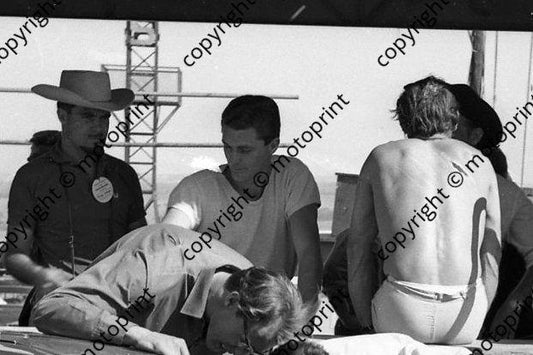 1965 Paddy Driver in Stetson, Bob Anderson, Innes Ireland bare back, behind pit counter (4) cropped (courtesy Ken Stewart)