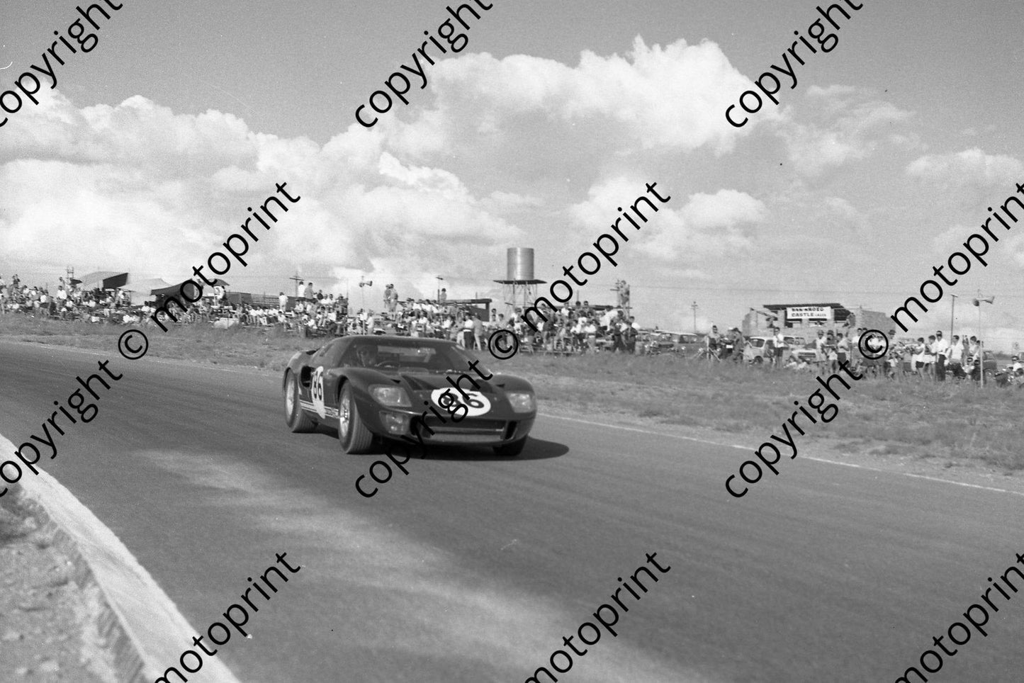 1965 Rand GP sports cars 86 Peter Sutcliffe Ford GT40 cropped (courtesy Ken Stewart) 725