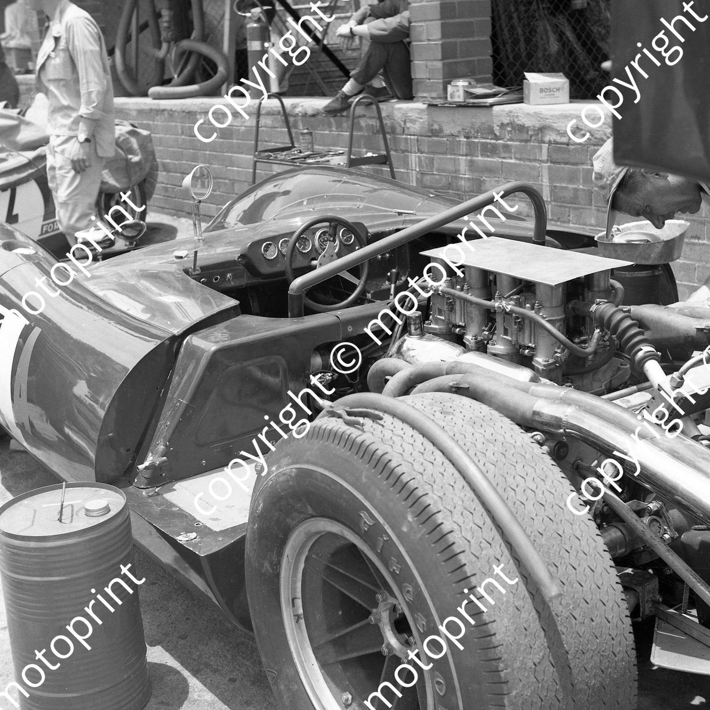 1966 1 Roy Pierpoint Doug Serrurier Lola Ford T70 (courtesy Ken Stewart) (3)