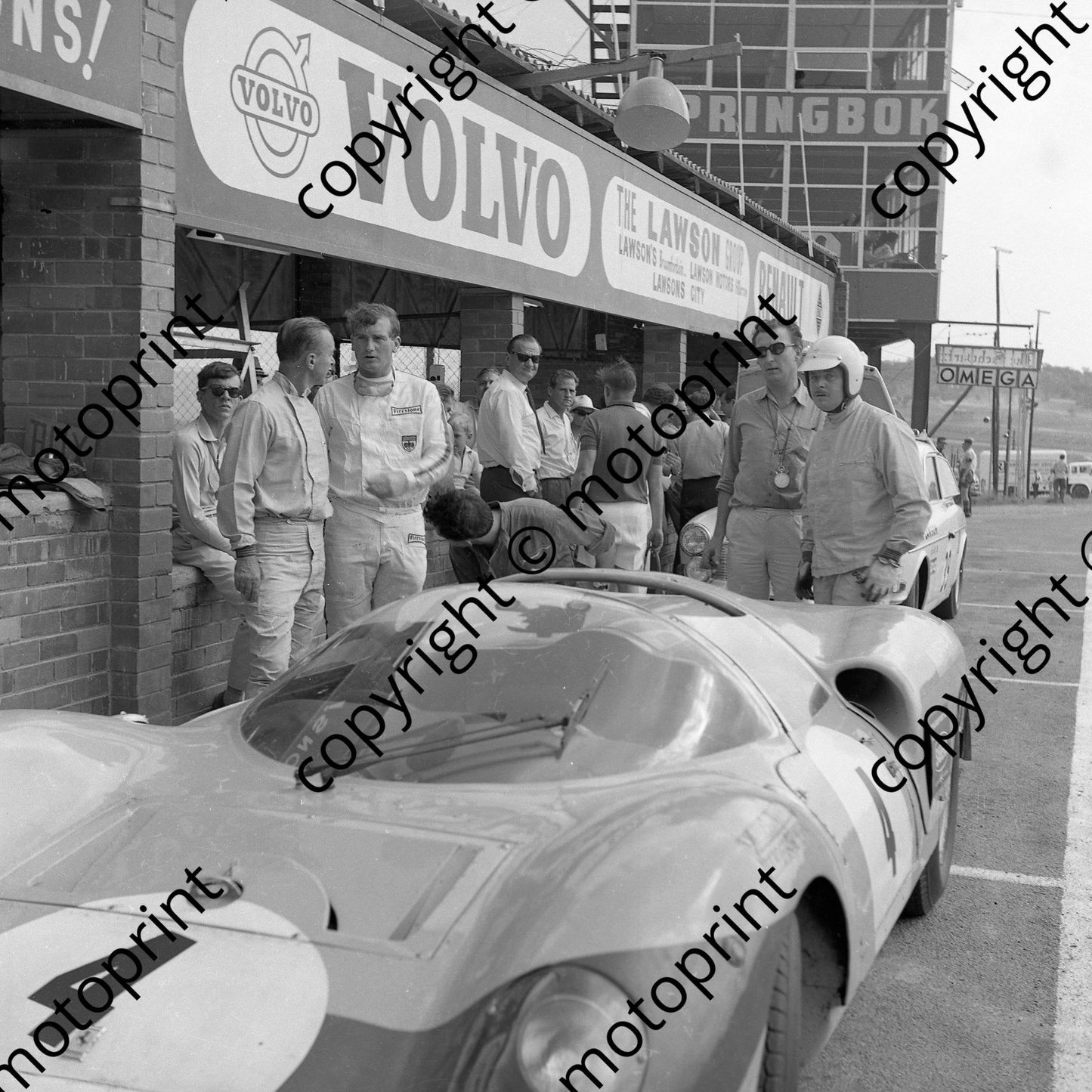 1966 4 Willy Mairesse 'Beurlys' Ferrari P2-3 team manager Jacques Swaters behind car next to helmeted driver (courtesy Ken Stewart)(4)