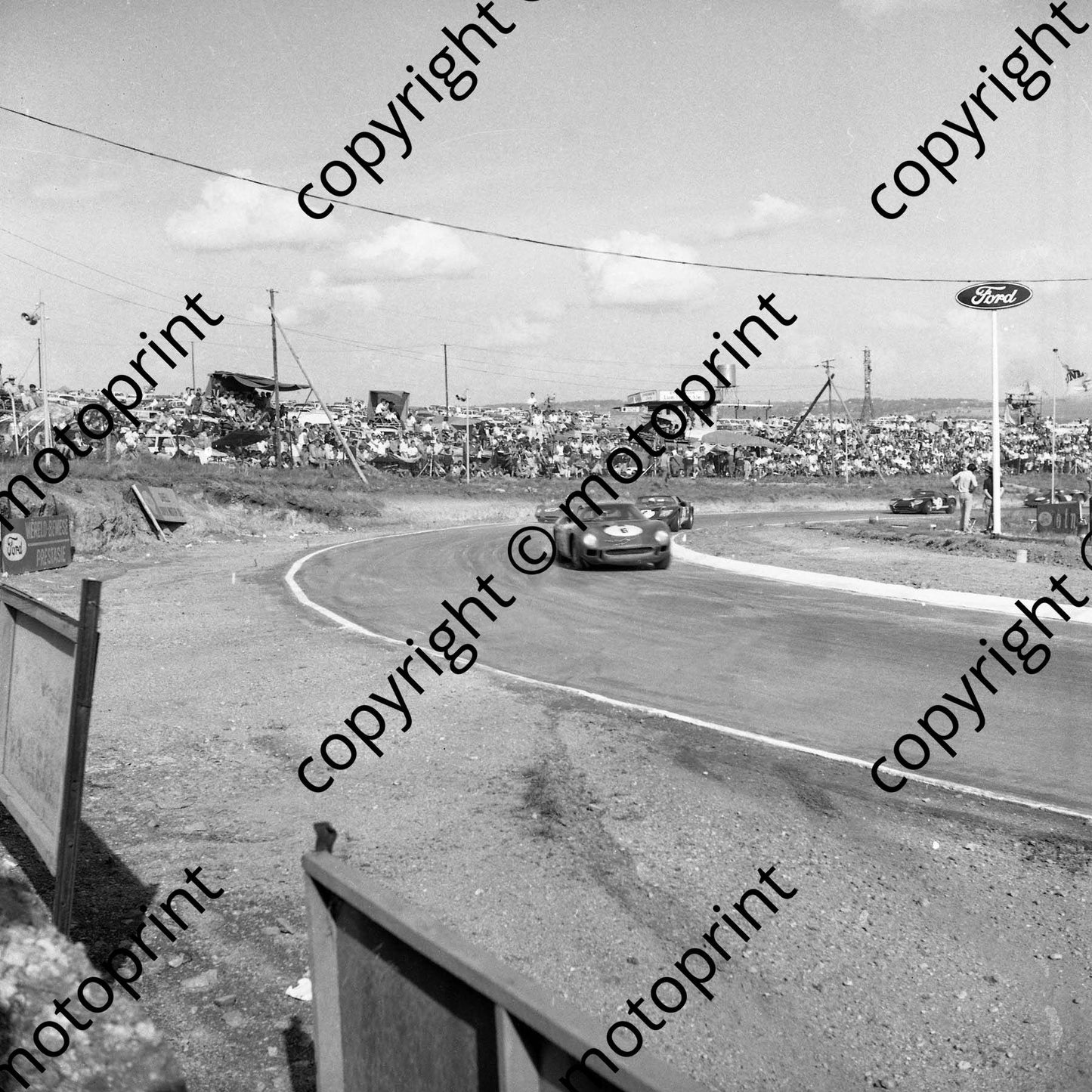 1966 6 Peter Clarke Viscount Rollo Fielding Ferrari 275LM 2 Sutcliffe Love P40 (courtesy Ken Stewart) 793