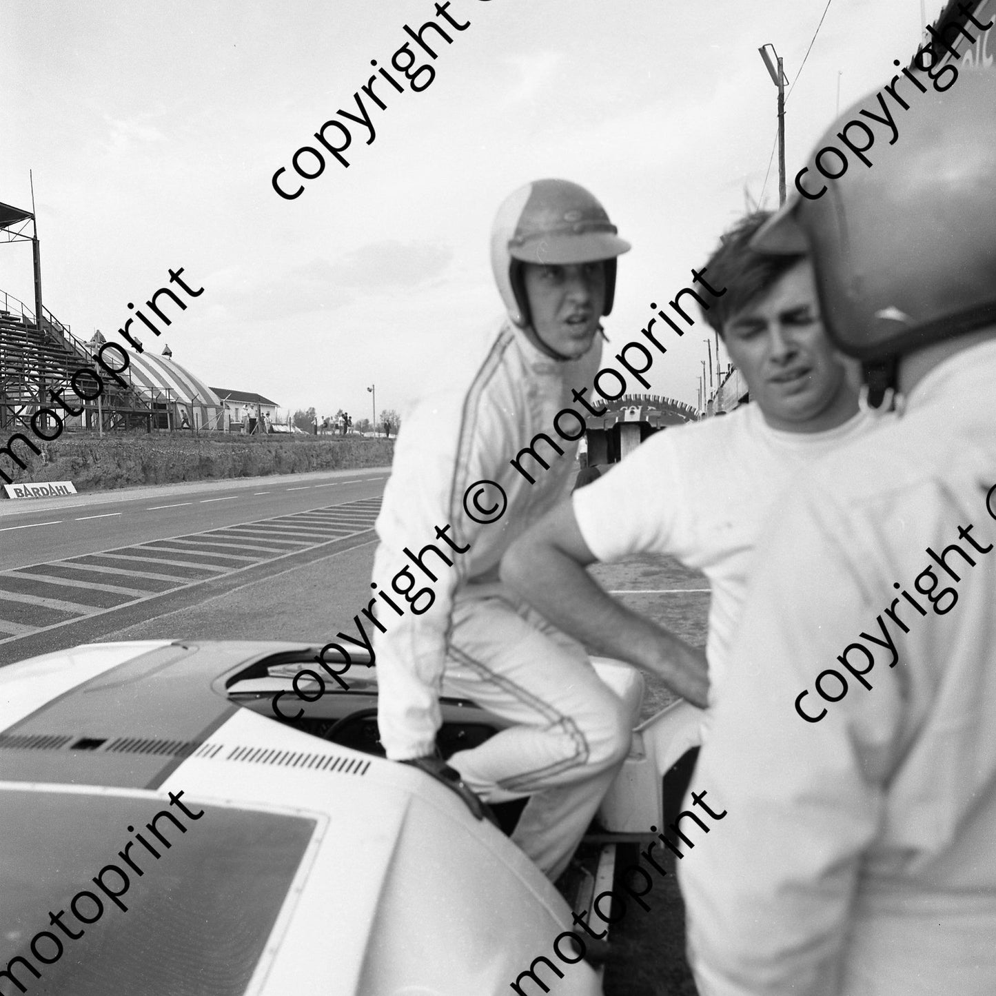 1966 8 David Hobbs Mike Spence (courtesy Ken Stewart) 720