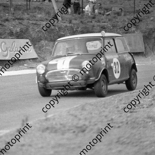 1966 SL 32 George Armstrong Luigi Viglietti Austin Cooper S (courtesy Ken Stewart) 723
