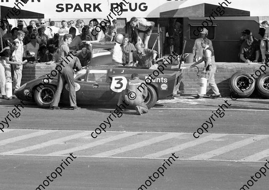 1967 3 Lola Chev Paul Hawkins John Love pit stop A4 (courtesy Ken Stewart)  (12)