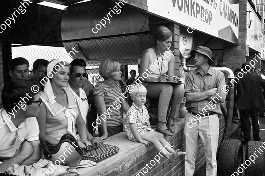 1967 3 Murrell Love left behind pit counter, Jenny Rory Stewart, Lyn Russell (courtesy Ken Stewart)  301