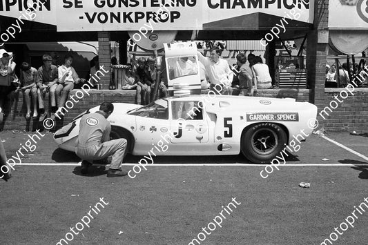 1967 5 Lola Chev Frank Gardner Mike Spence (courtesy Ken Stewart) 265