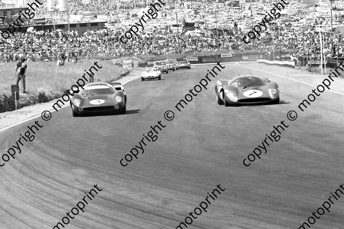 1967 7 Lola Hawkins Love_ 7 Ferrari P4 Piper Attwood_ 25 Elfin Jos Viljoen Meyer Botha (courtesy Ken Stewart) 291