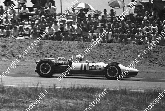 1967 SA GP 11 John Surtees Honda RA273 cropped