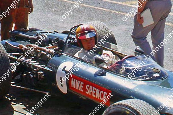 1967 SA GP BRM H16 Mike Spence in car (thanks Vito Momo via G Cavalieri) 039 - cropped