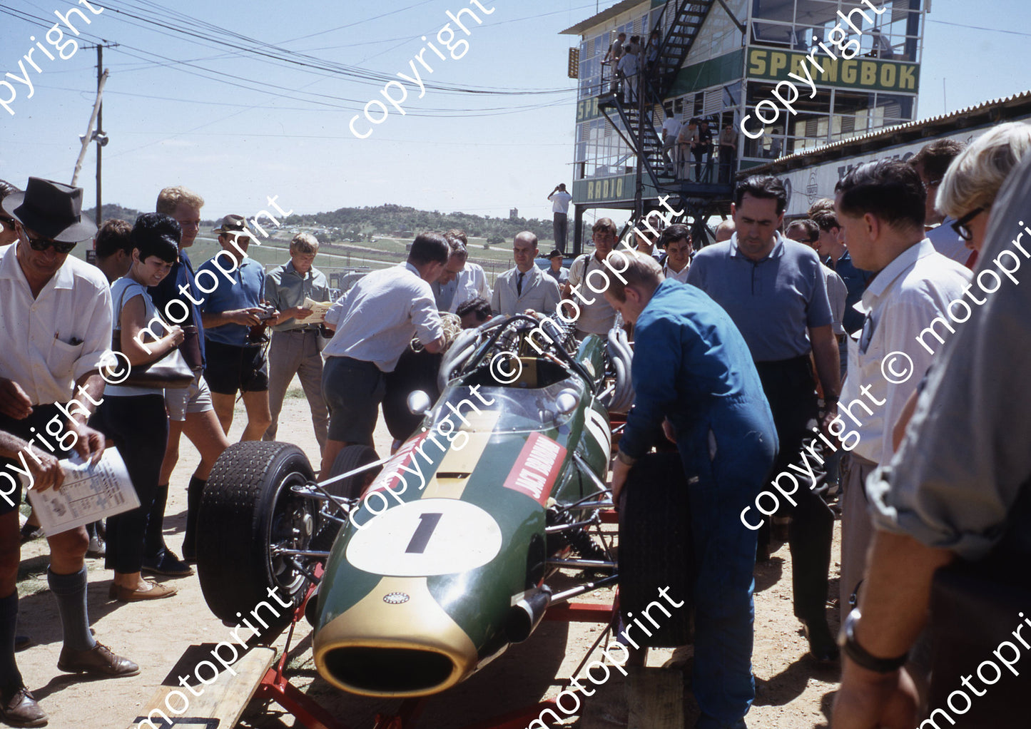 1967 SA GP Brabham BT20 J Jack Brabham next to car blue shirt right (thanks Vito Momo via G Cavalieri) scanned A4(2)