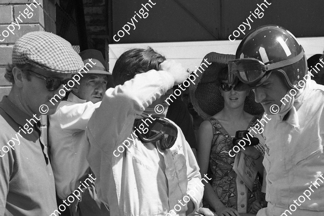 1967 SA GP Colin Chapman, Jim Clark, Graham Hill (courtesy Ken Stewart) 132