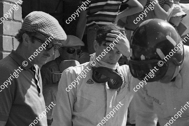 1967 SA GP Colin Chapman, Jim Clark, Graham Hill (courtesy Ken Stewart) 133 cropped