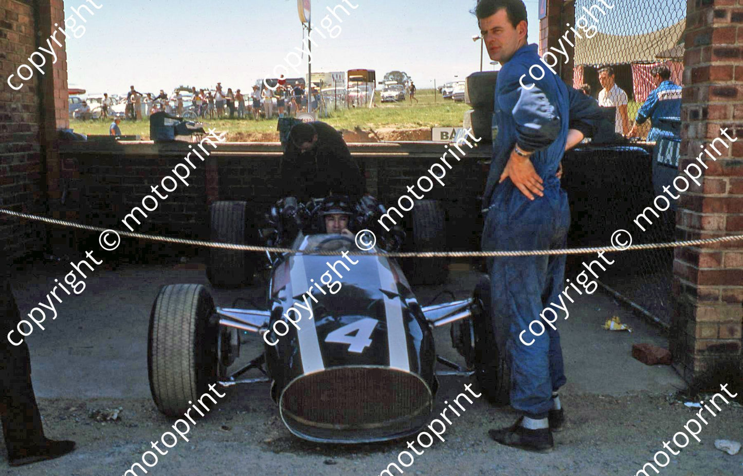 1967 SA GP Cooper Maserati Pedro Rodriguez in car (thanks Vito Momo via G Cavalieri) 021