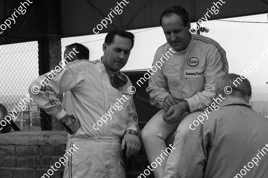 1967 SA GP Jack Brabham Denny Hulme (courtesy Ken Stewart) 057 cropped