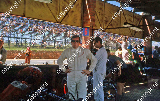 1967 SA GP Jackie Stewart pits (thanks Vito Momo via G Cavalieri)  040