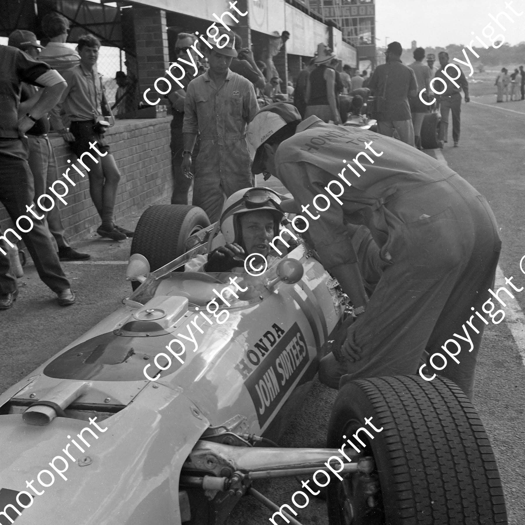 1967 SA GP John Surtees Honda RA273 Frank Rundle behind mechanic centr ...
