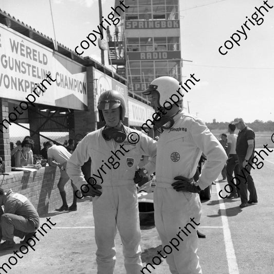 1967 SA GP Mike Spence, Jo Bonnier (courtesy Ken Stewart) 092