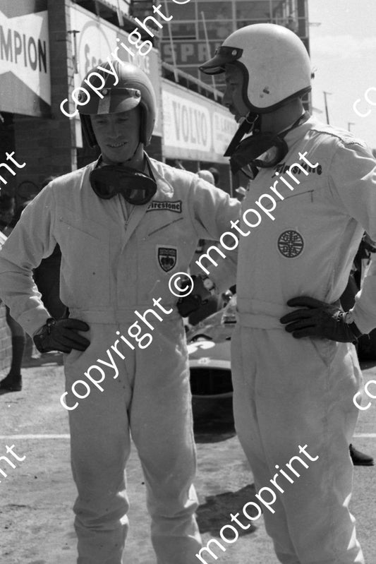 1967 SA GP Mike Spence, Jo Bonnier (courtesy Ken Stewart) 092 cropped