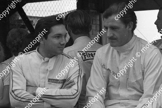 1967 SA GP Pedro Rodriguez, Graham Hill (courtesy Ken Stewart) 101 cropped