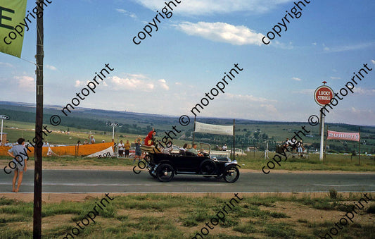 1967 SA GP Pedro Rodriguez victory lap (thanks Vito Momo via G Cavalieri) 010