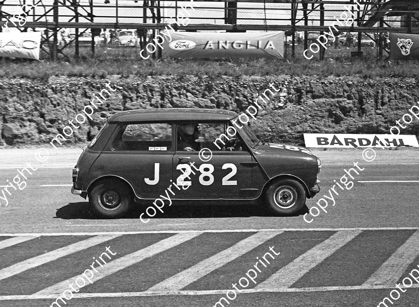 1967 SA GP support Onyx J282  Barry Moore Austin Mini cropped (courtesy David Swan) (1)