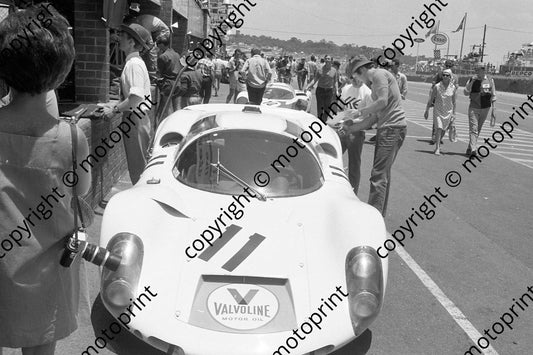 1968 11 Porsche 910 Charles Lucas (right studying paper) Paddy McNally (courtesy Ken Stewart) 337