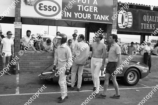 1968 14 Porsche 906 Peters Gethin and Gough, drama to left, Gethin in helmet, Gough stripped to waist (courtesy Ken Stewart) (4)