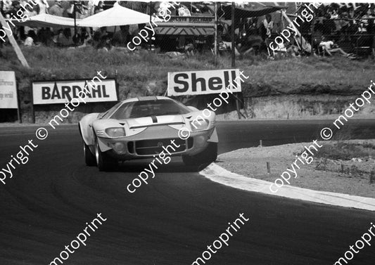 1968 1 Mirage Ford Jackie Ickx David Hobbs over Clubhouse kerbs (courtesy Ken Stewart) (2)